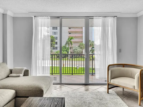 $2,250 | 1150 Hillsboro Mile, Unit 204, Hillsboro Beach, FL 33064