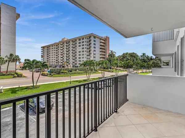 $2,250 | 1150 Hillsboro Mile, Unit 204, Hillsboro Beach, FL 33064