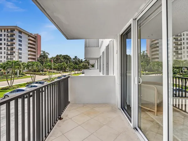 $2,250 | 1150 Hillsboro Mile, Unit 204, Hillsboro Beach, FL 33064