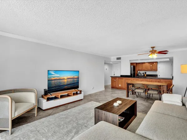 $2,250 | 1150 Hillsboro Mile, Unit 204, Hillsboro Beach, FL 33064