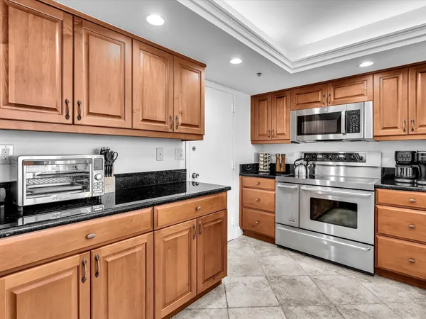 $2,250 | 1150 Hillsboro Mile, Unit 204, Hillsboro Beach, FL 33064