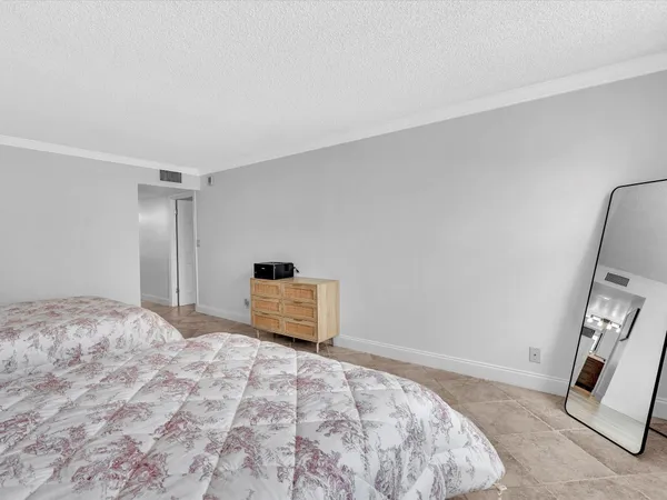 $2,250 | 1150 Hillsboro Mile, Unit 204, Hillsboro Beach, FL 33064