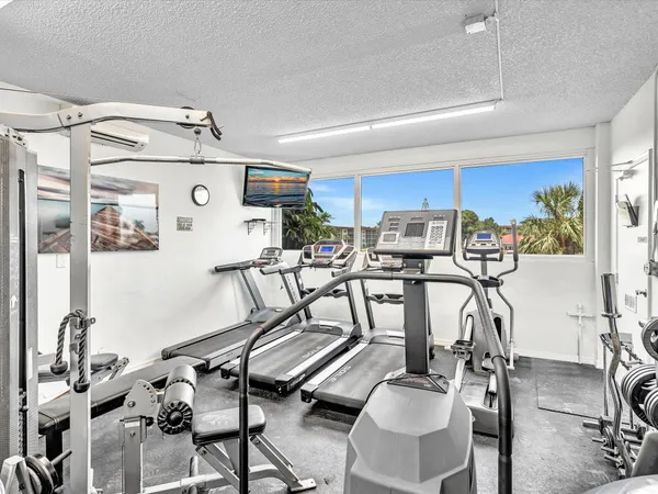 $2,250 | 1150 Hillsboro Mile, Unit 204, Hillsboro Beach, FL 33064