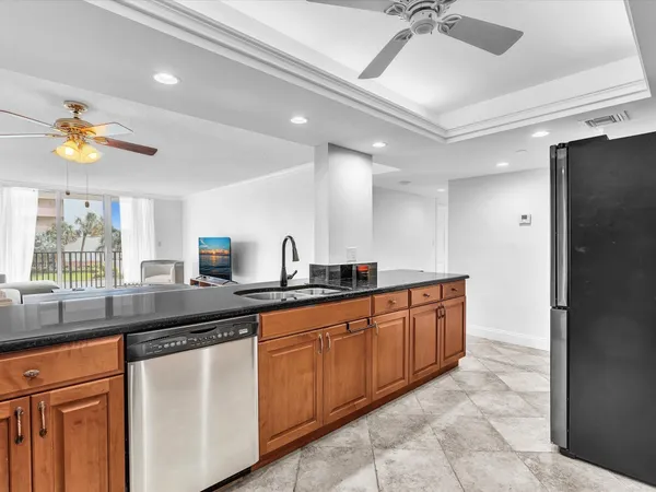 $2,250 | 1150 Hillsboro Mile, Unit 204, Hillsboro Beach, FL 33064