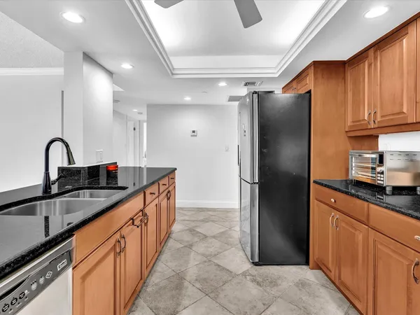 $2,250 | 1150 Hillsboro Mile, Unit 204, Hillsboro Beach, FL 33064