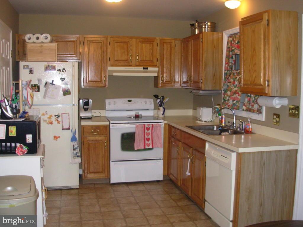 9 Pheasant Lane Lititz, PA 17543 - Photo 2 of 7