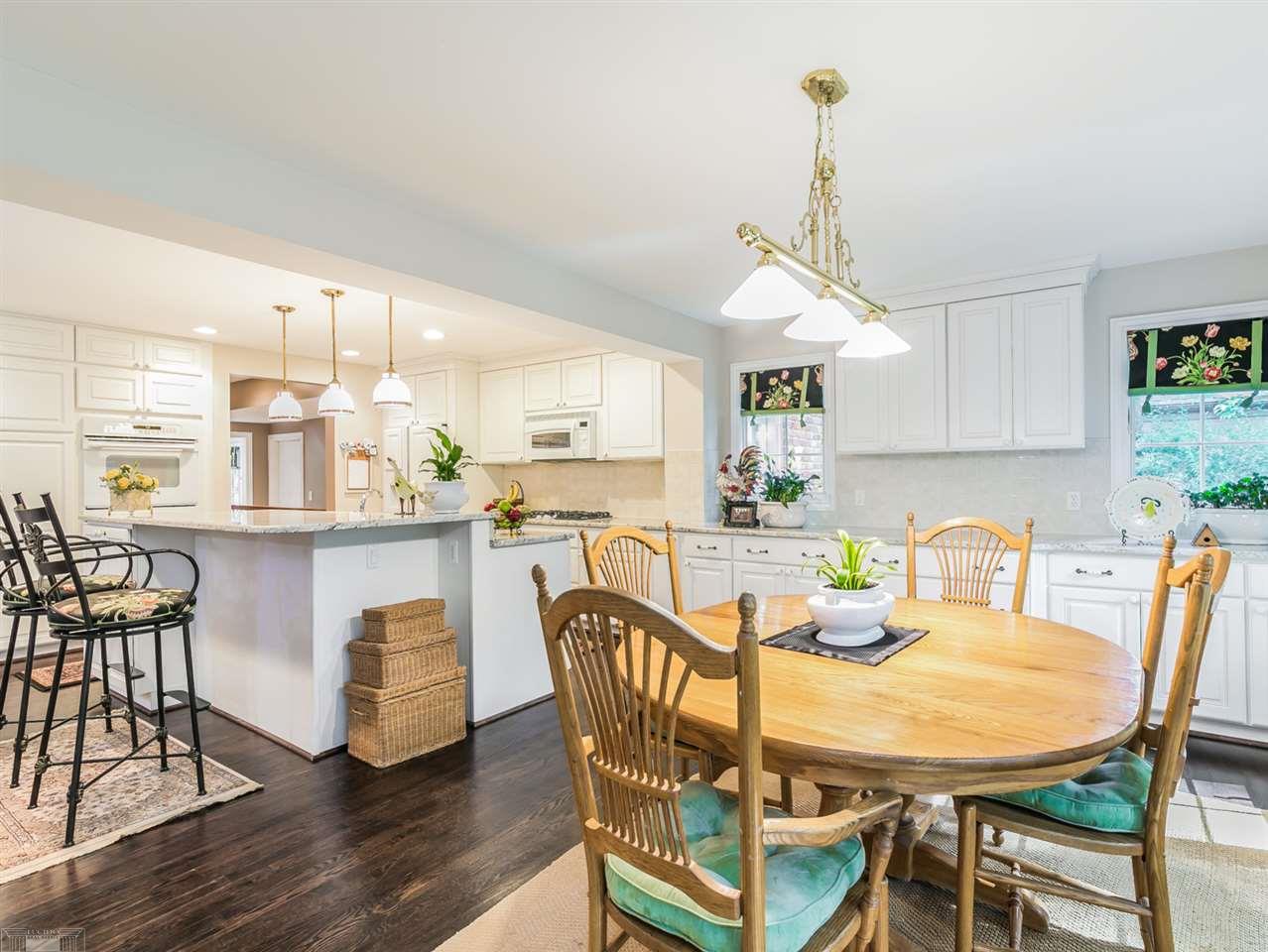 525 Shelden Road Grosse Pointe, MI 48236 - Photo 12 of 51 31324235-11.JPG
