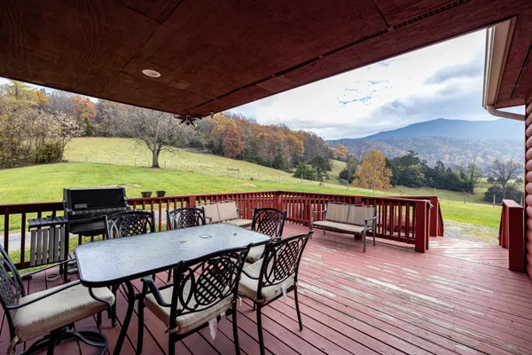 $1,349,900 | 2225-2319 Valley Burg Road, Luray, VA 22835
