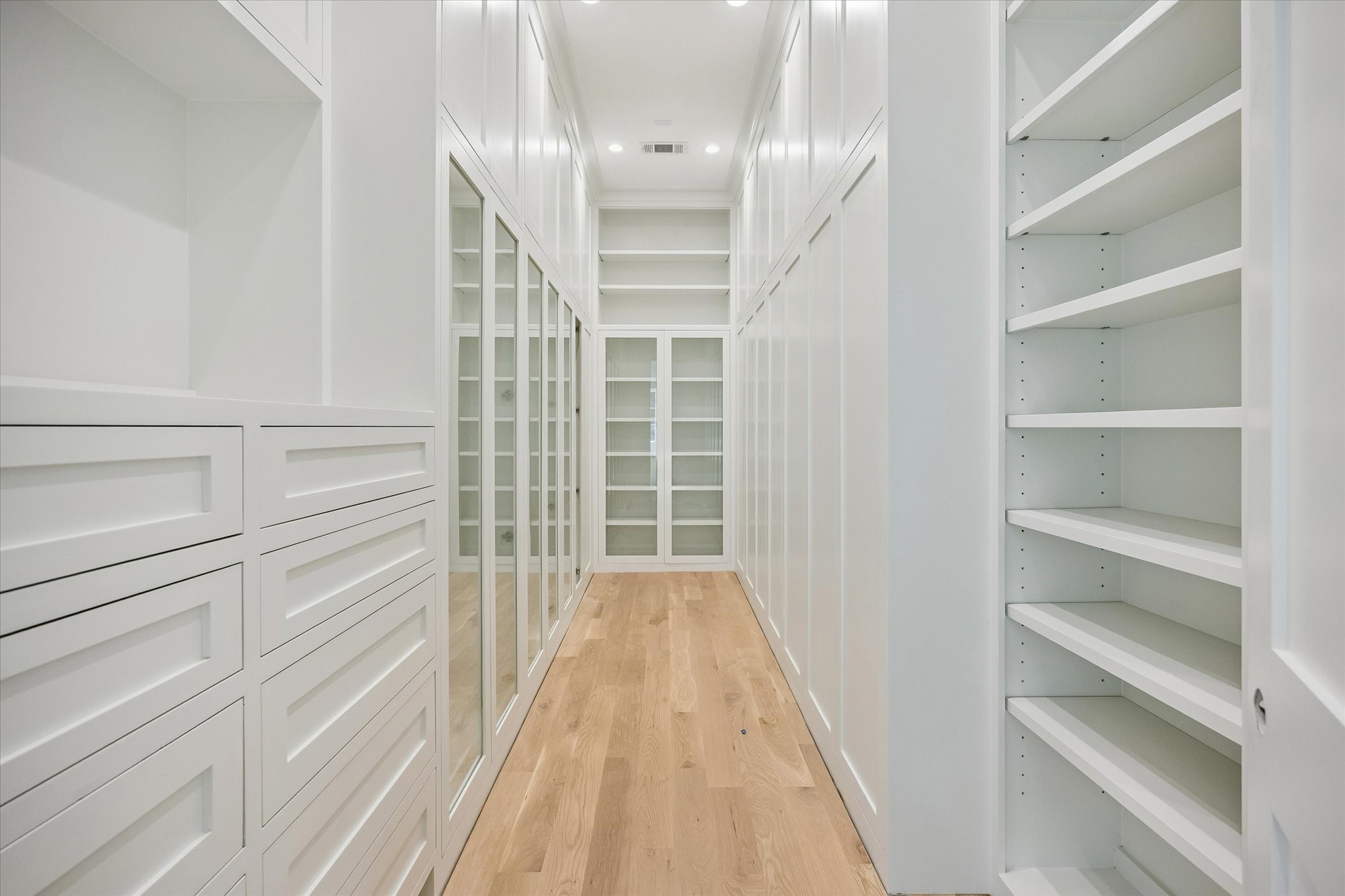 6011 Stones Throw Road Houston, TX 77057 - Photo 15 of 23 Two walk-in closets – offer ample custom built-ins and generous storage space.
