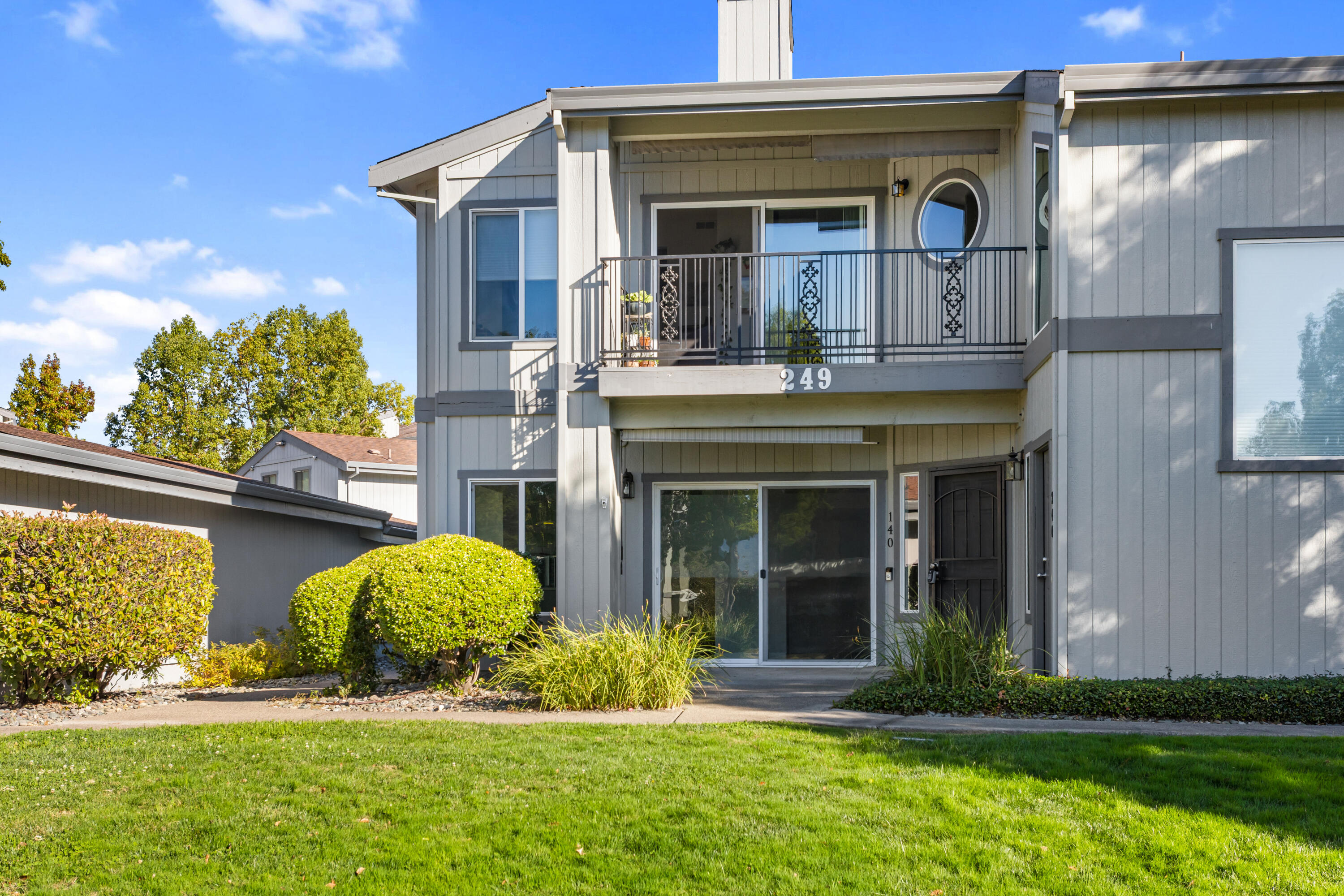 249 Ridgetop Drive, Unit 140 Redding, CA 96003 - Photo 1 of 25 Exterior01