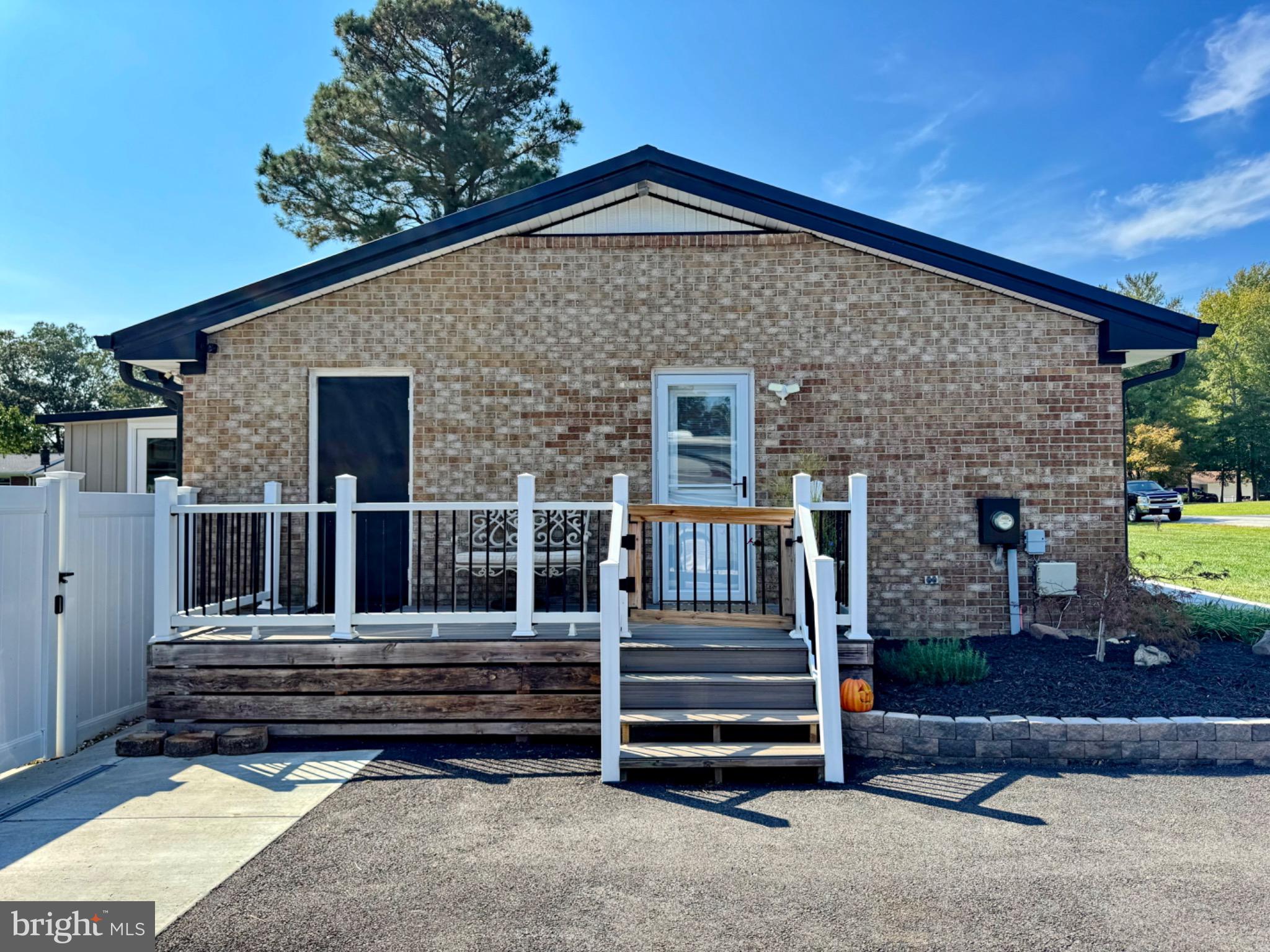 7406 Robin Road La Plata, MD 20646 - Photo 9 of 89 Charming brick home with inviting entrance.