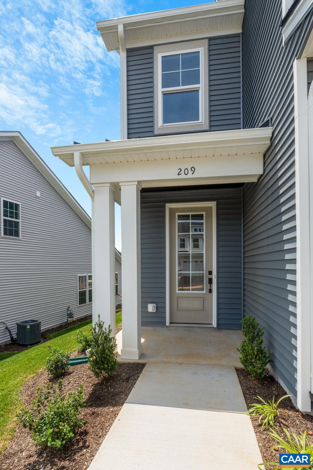 141 Springdale Road Waynesboro, VA 22980 - Photo 4 of 37