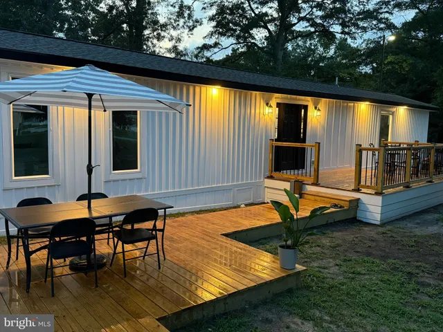 a white house that has a tree in it