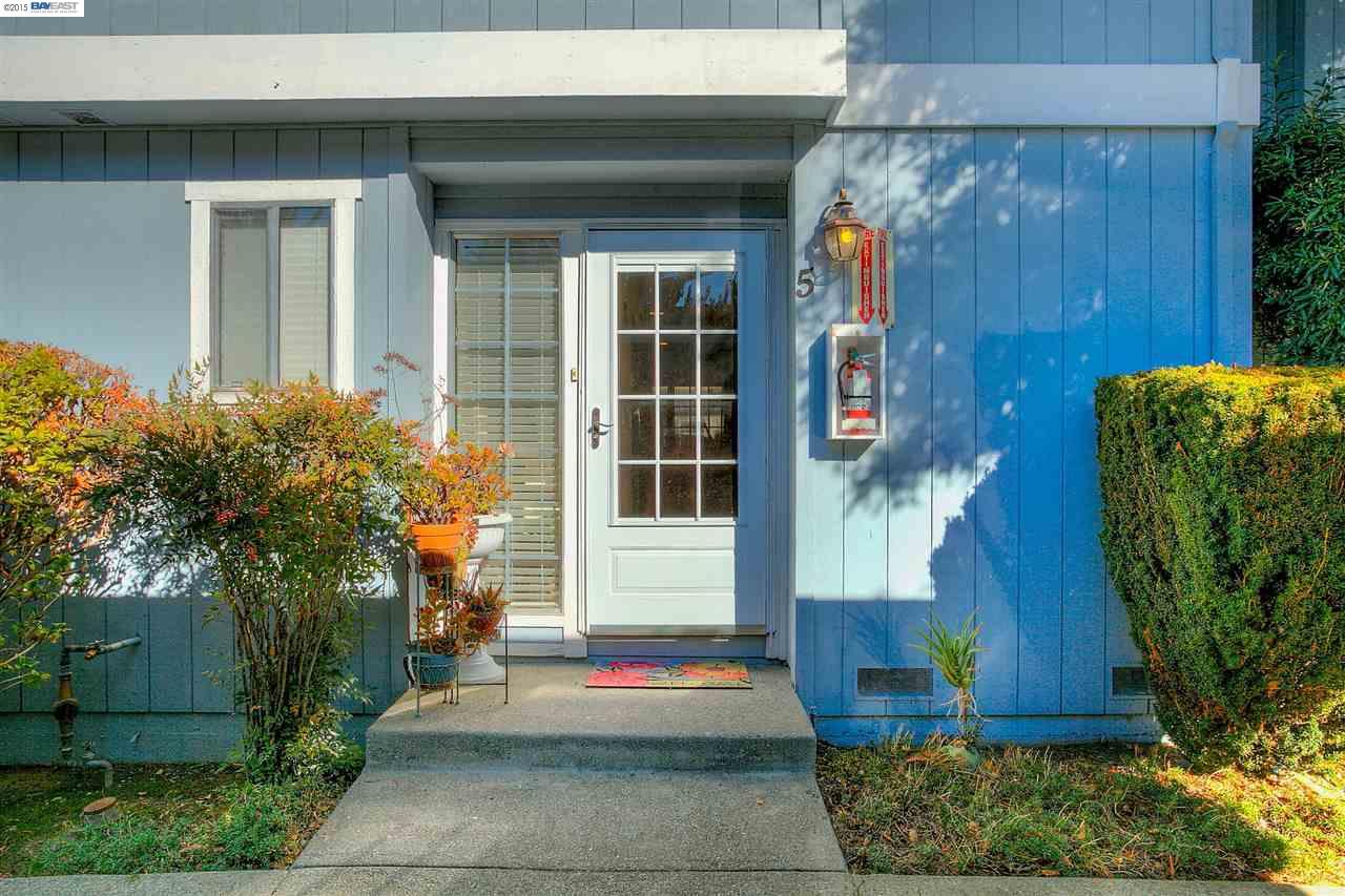 20115 Redwood Road, Unit 5 Castro Valley, CA 94546 - Photo 1 of 1 Gallery Image 1