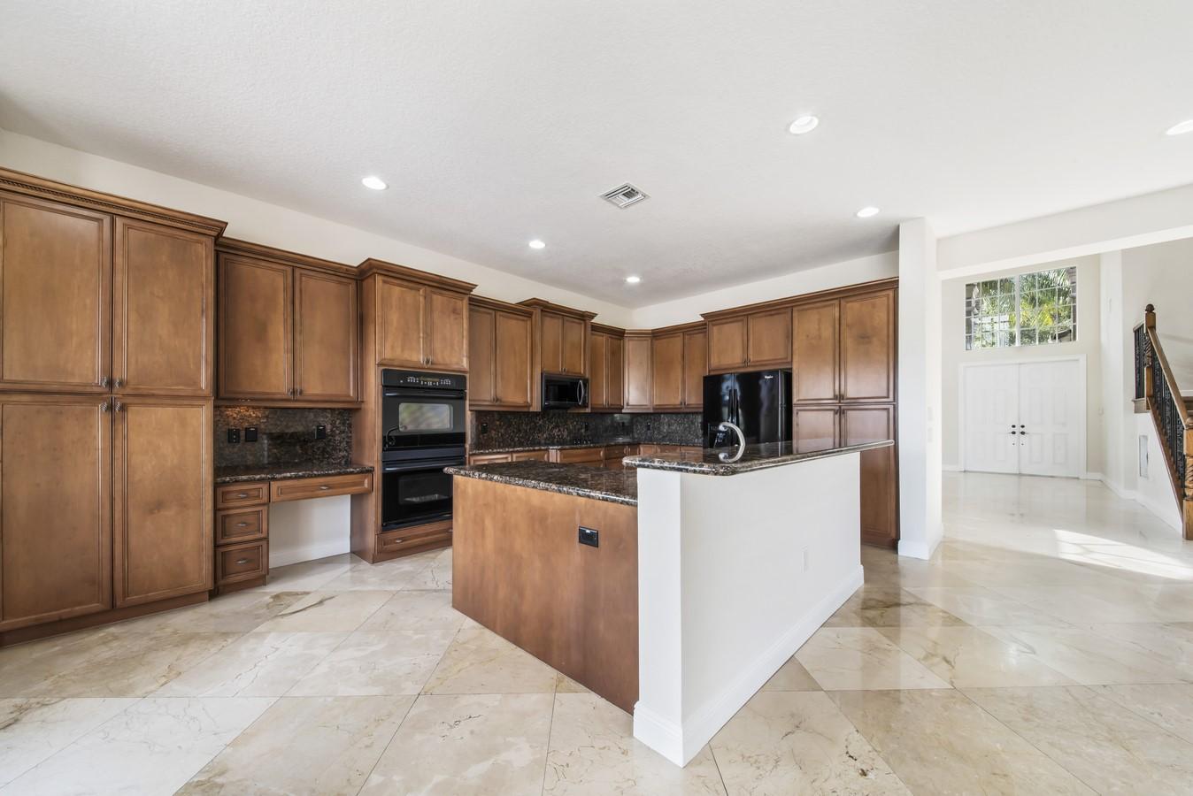 10908 Sunset Ridge Circle Boynton Beach, FL 33473 - Photo 10 of 75 Granite Countertops
