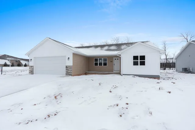 $419,900 | N9292 Constellation Drive, Appleton, WI 54915