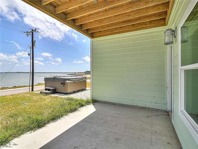 $699,000 | 163 Seven Palms Drive, Rockport, TX 78382