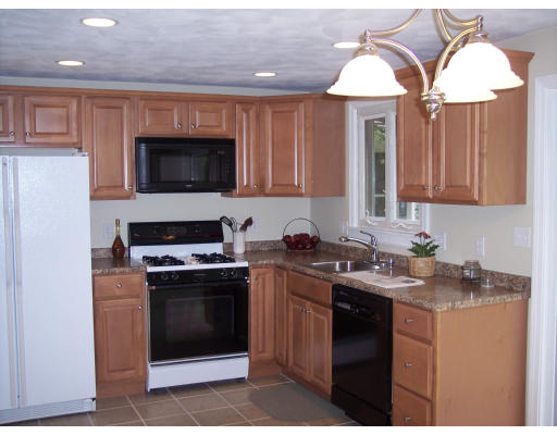 7 Governor Endicott Road Billerica, MA 01821 - Photo 3 of 15 Gallery Image 3
