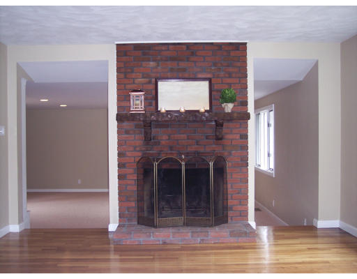 7 Governor Endicott Road Billerica, MA 01821 - Photo 4 of 15 Gallery Image 4
