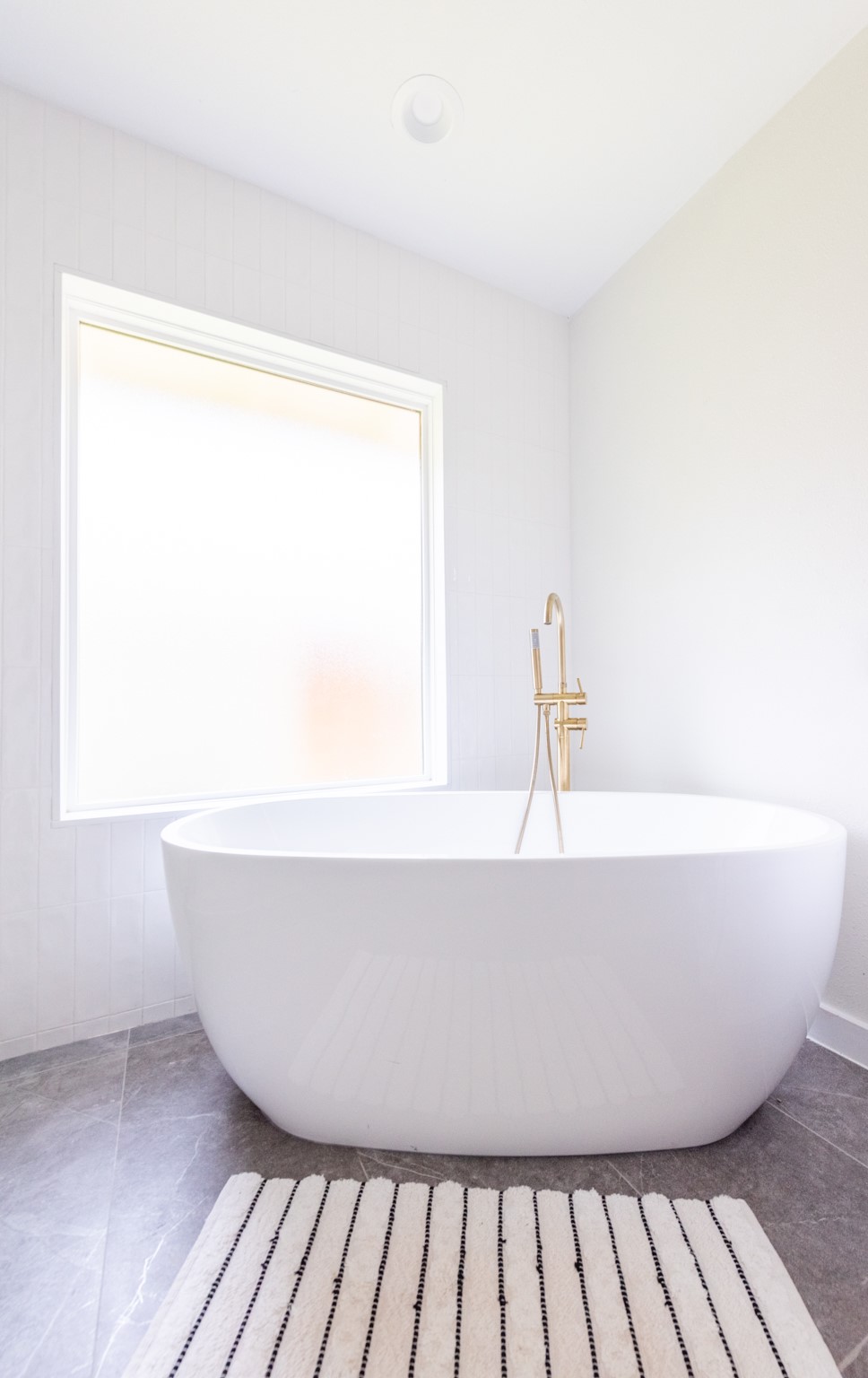 7304 Geneva Drive Austin, TX 78723 - Photo 19 of 39 a bathroom with a bathtub