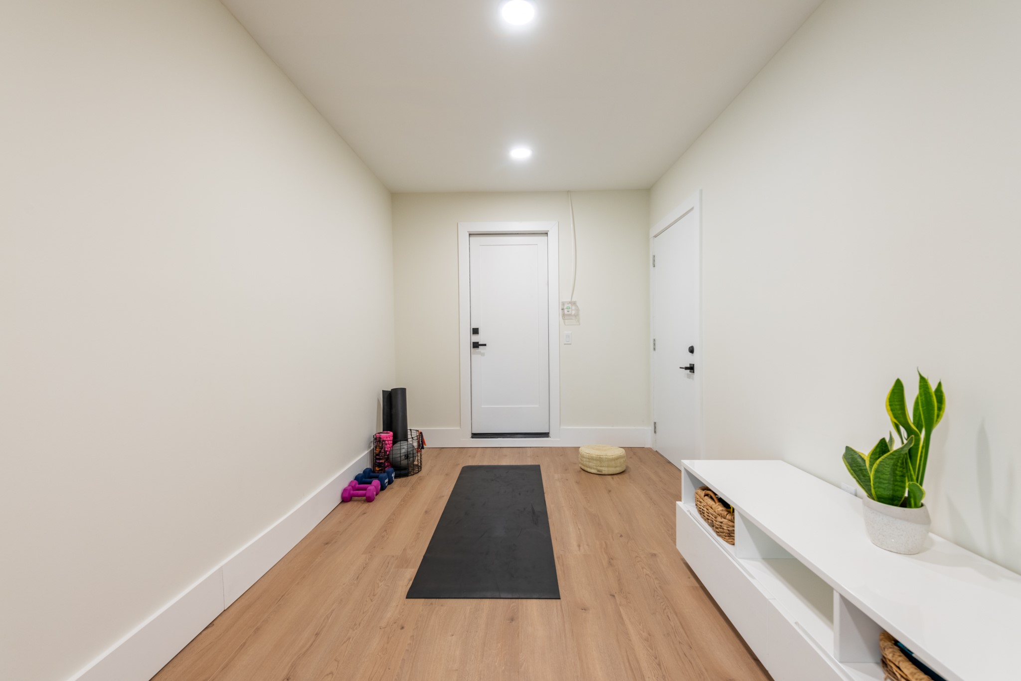 7304 Geneva Drive Austin, TX 78723 - Photo 34 of 39 a hallway with a potted plant