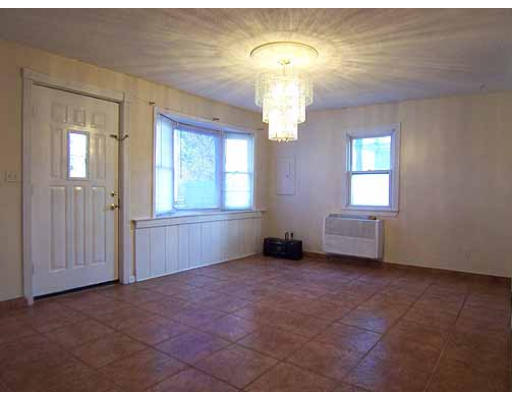 92 Fieldston Street Springfield, MA 01119 - Photo 5 of 13