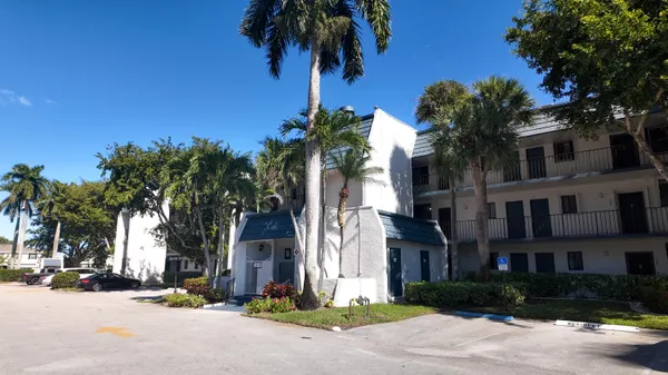 $1,650 | 4363 Trevi Court, Unit 203, Lake Worth, FL 33467