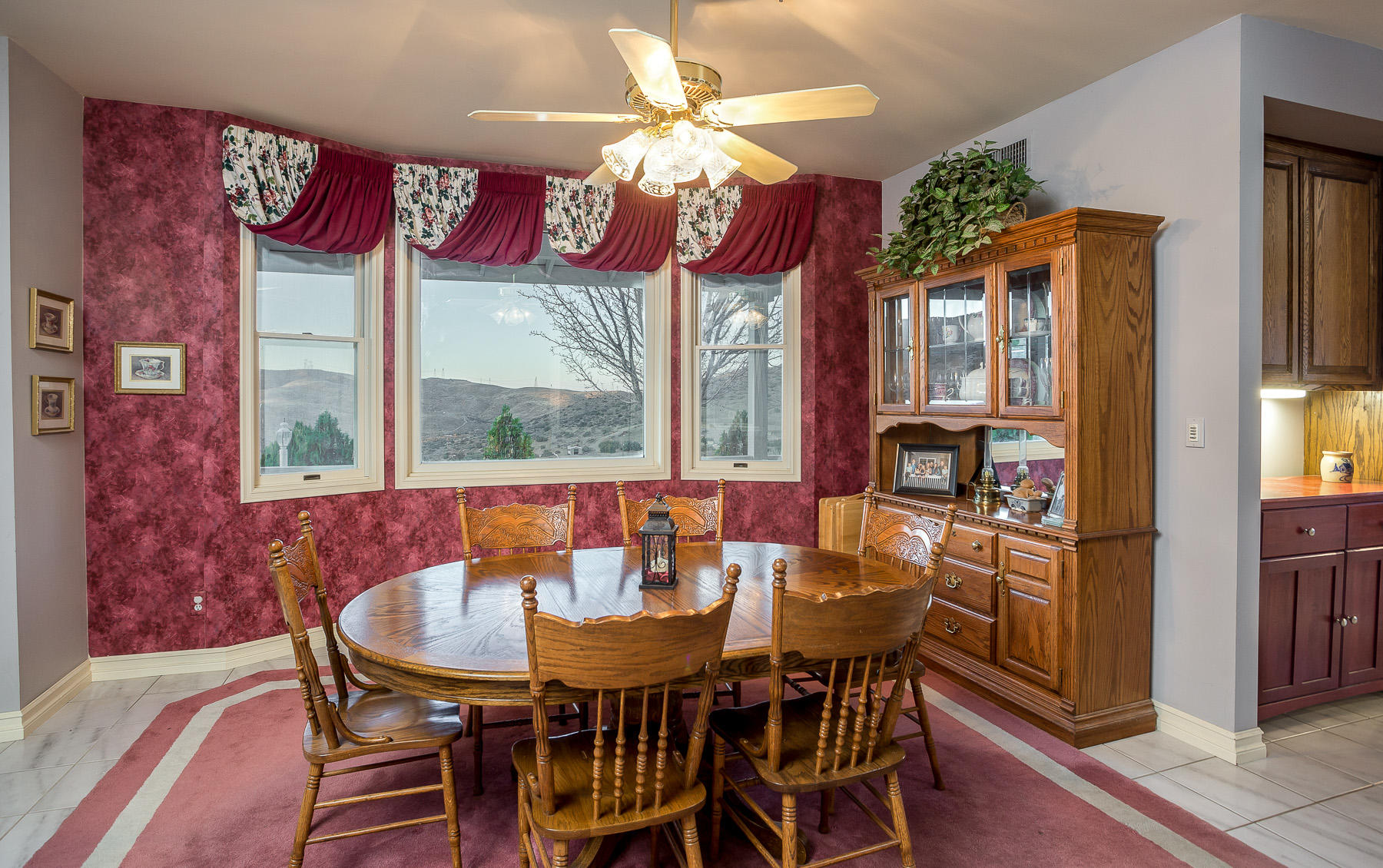33050 Oracle Hill Road Palmdale, CA 93550 - Photo 15 of 42 dining-room
