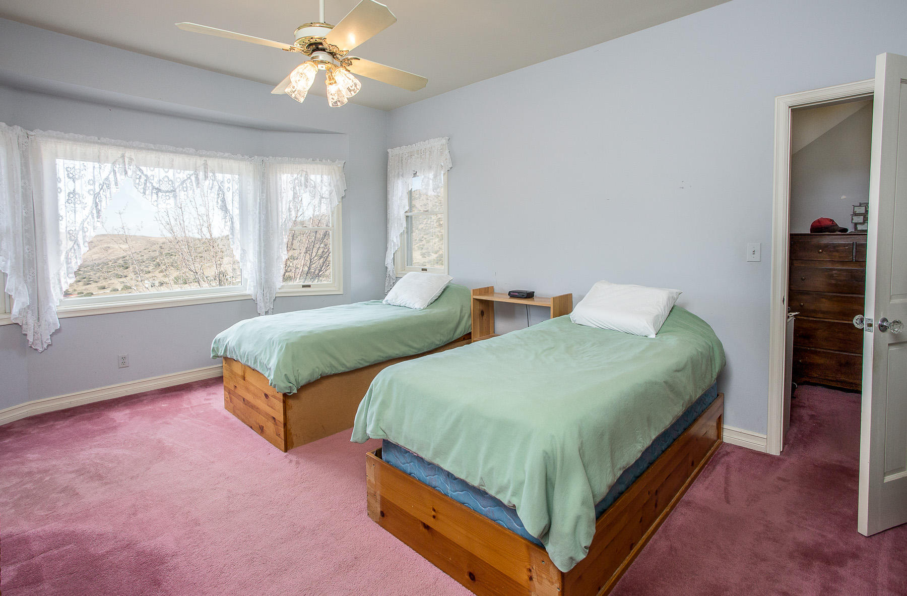 33050 Oracle Hill Road Palmdale, CA 93550 - Photo 25 of 42 upstairs-bedroom-2