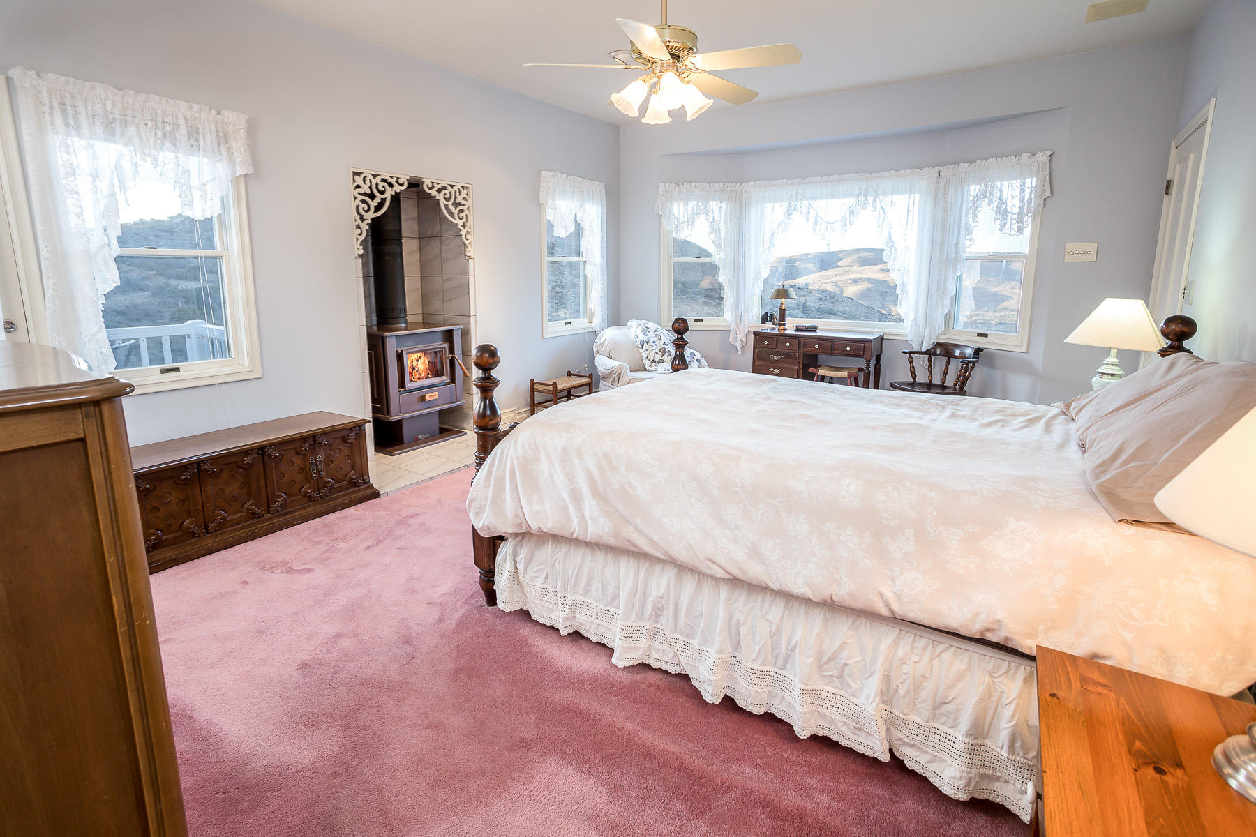 33050 Oracle Hill Road Palmdale, CA 93550 - Photo 28 of 42 master-bedroom