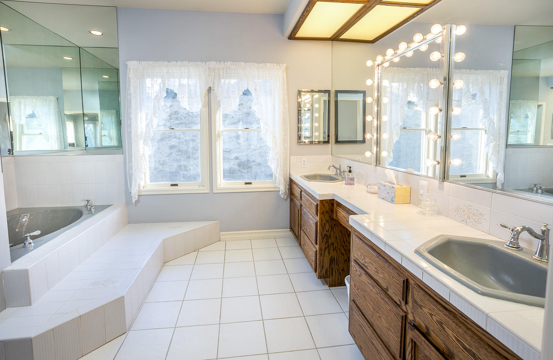 33050 Oracle Hill Road Palmdale, CA 93550 - Photo 30 of 42 master-bath-a