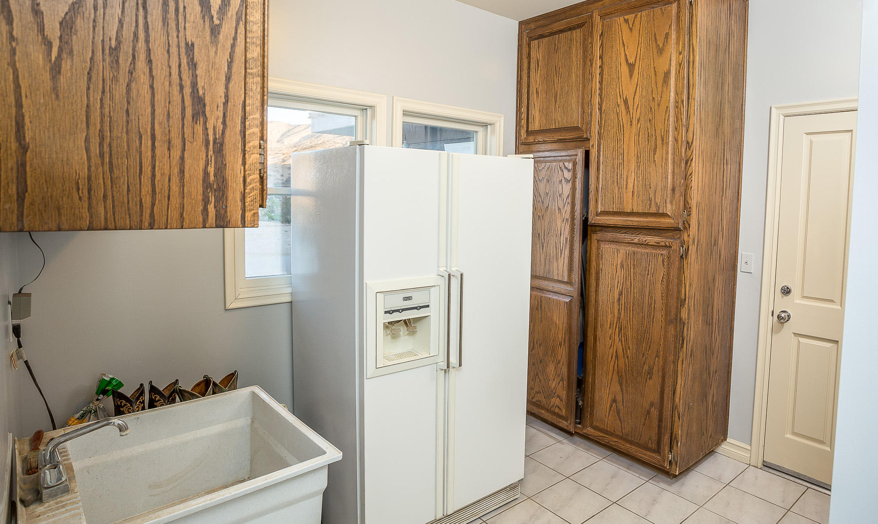 33050 Oracle Hill Road Palmdale, CA 93550 - Photo 36 of 42 mudroom