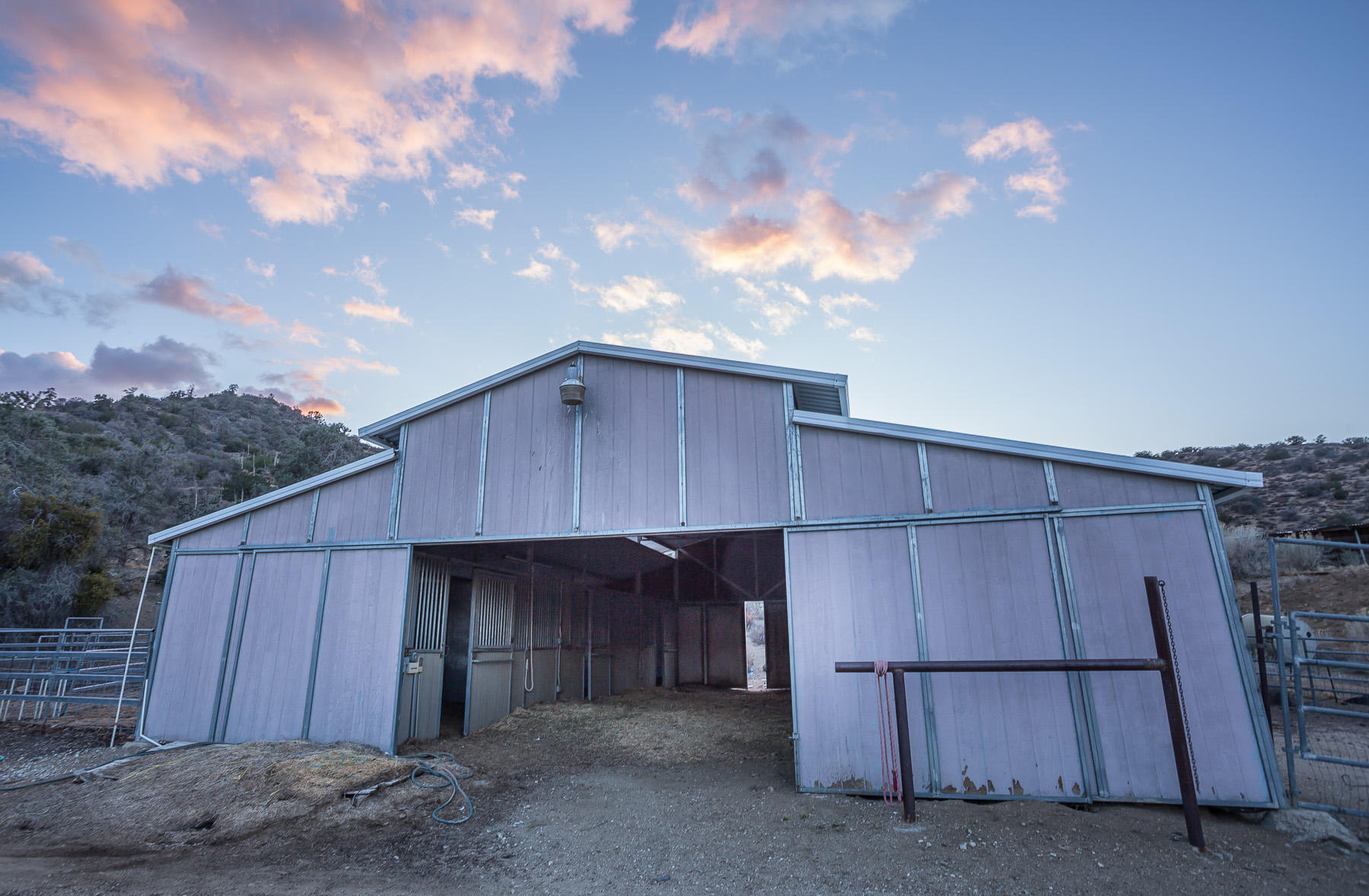 33050 Oracle Hill Road Palmdale, CA 93550 - Photo 10 of 42 barn