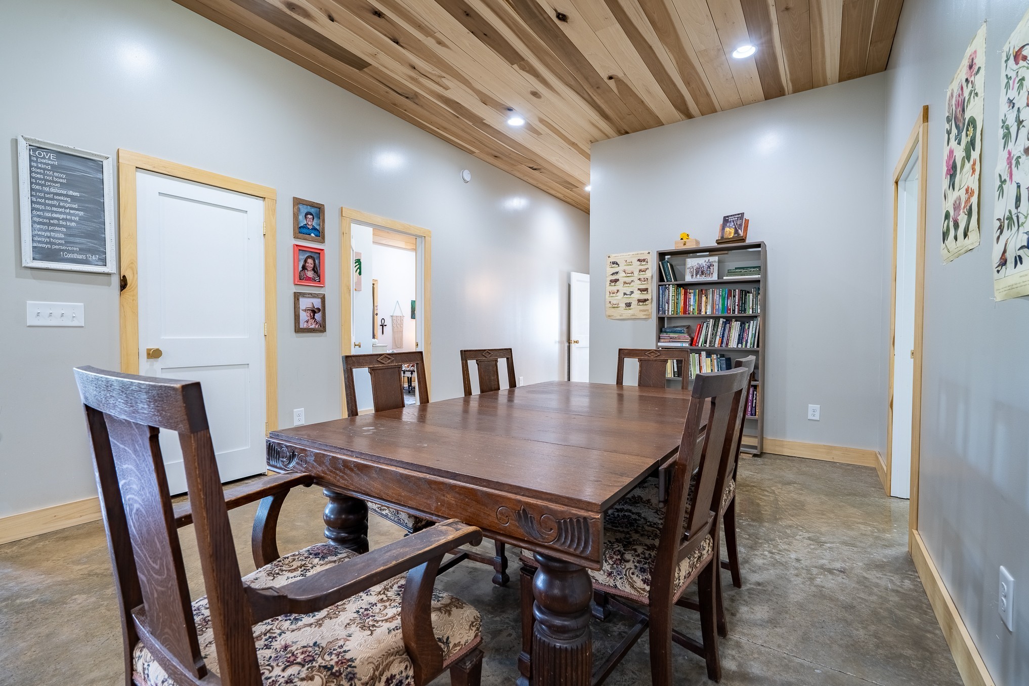 125 Ashland Road Waynesboro, TN 38485 - Photo 19 of 92 a view of a dining room with furniture