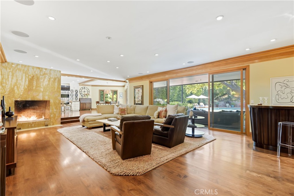 15946 Woodvale Road Encino, CA 91436 - Photo 7 of 51