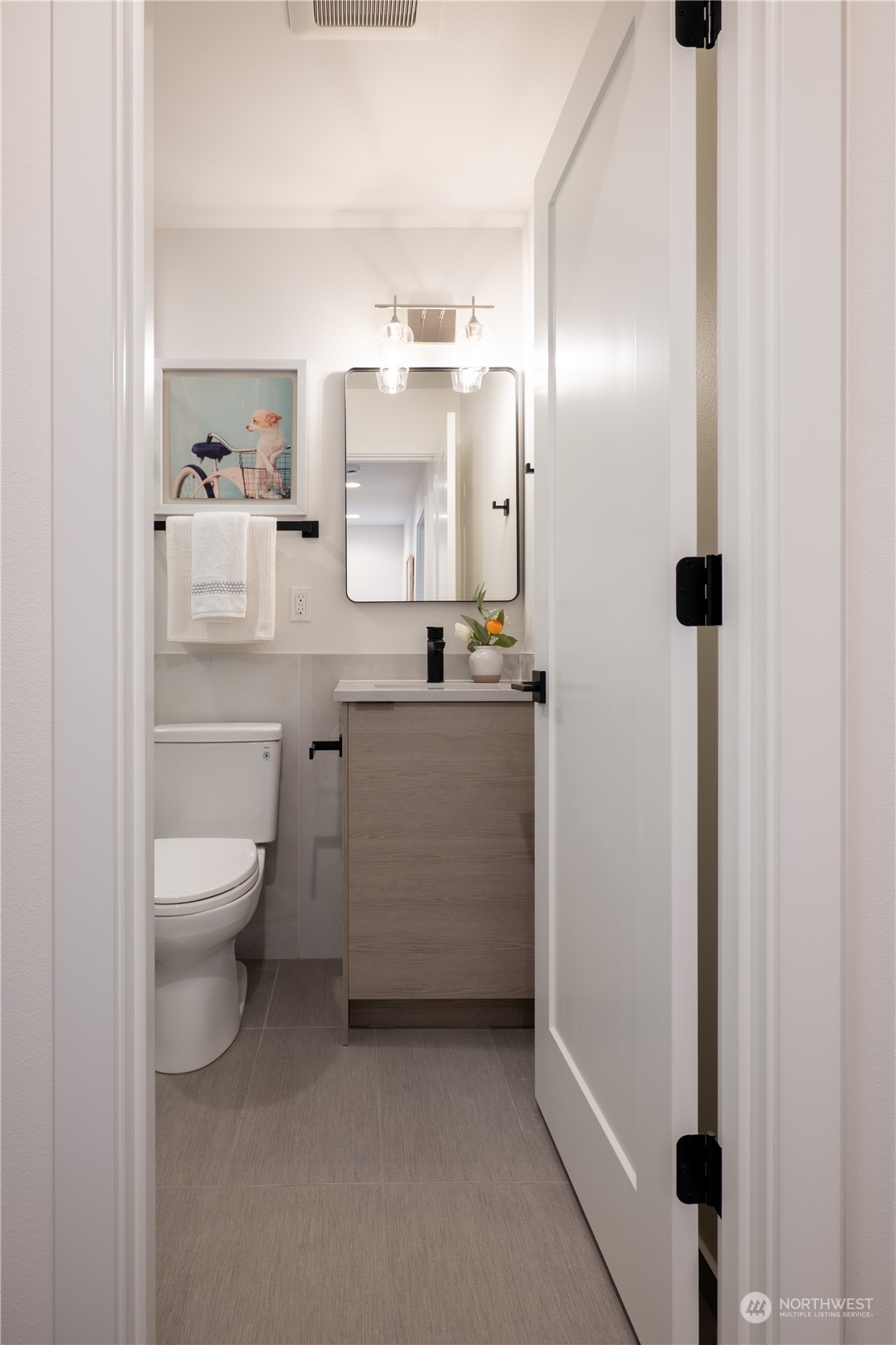 5612 Keystone Place North, Unit B Seattle, WA 98103 - Photo 8 of 23 Gallery Image 8