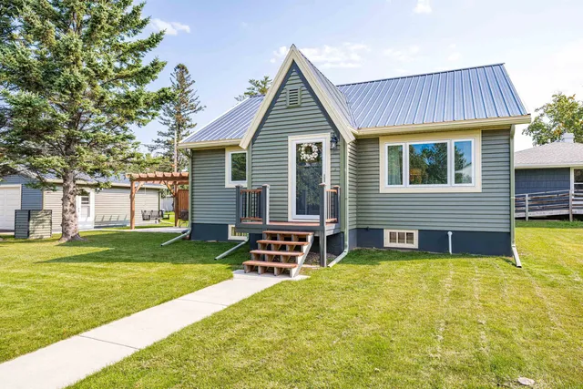 $290,000 | 135 1st Avenue, Two Harbors, MN 55616