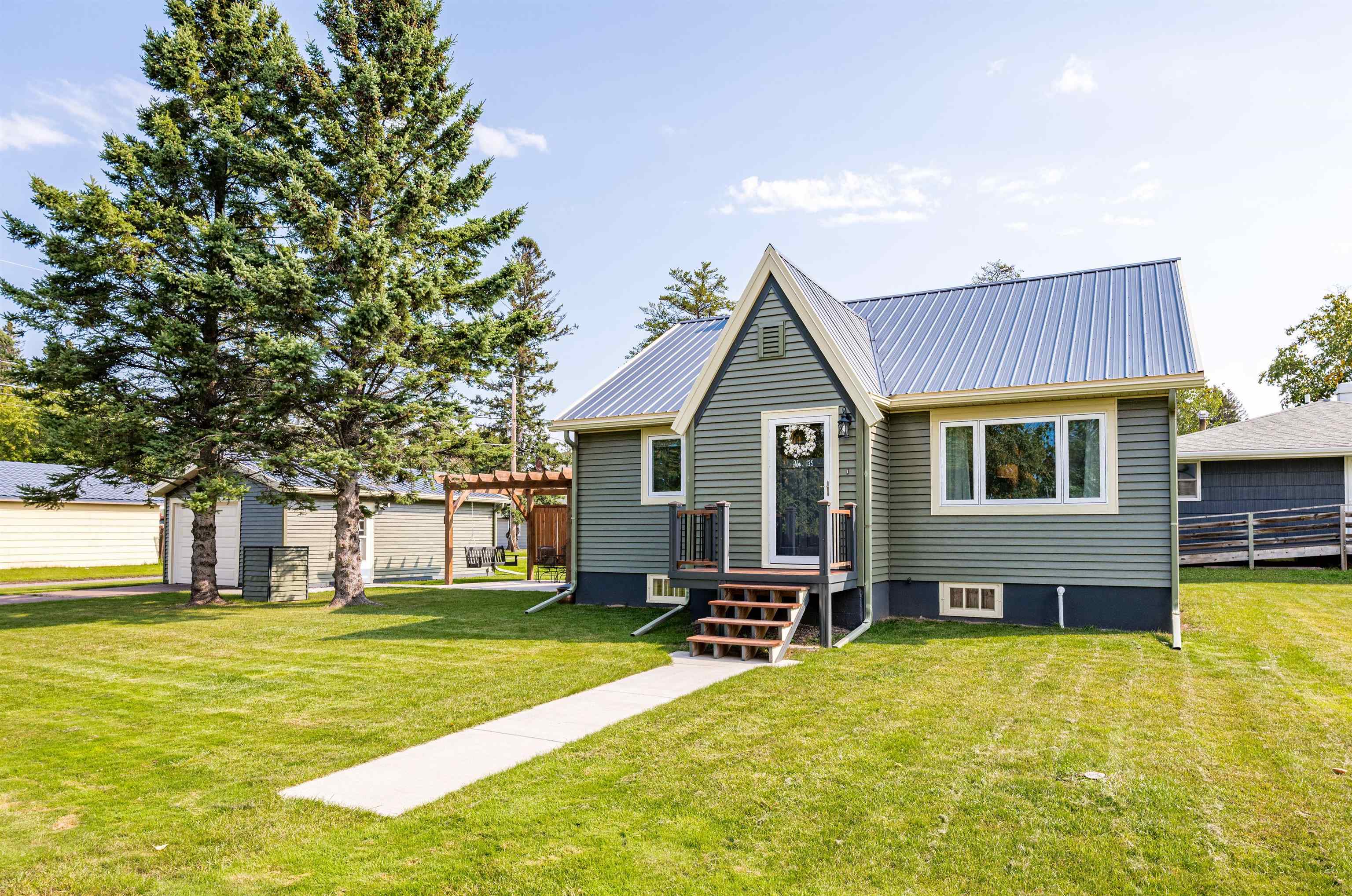 135 1st Avenue Two Harbors, MN 55616 - Photo 3 of 36