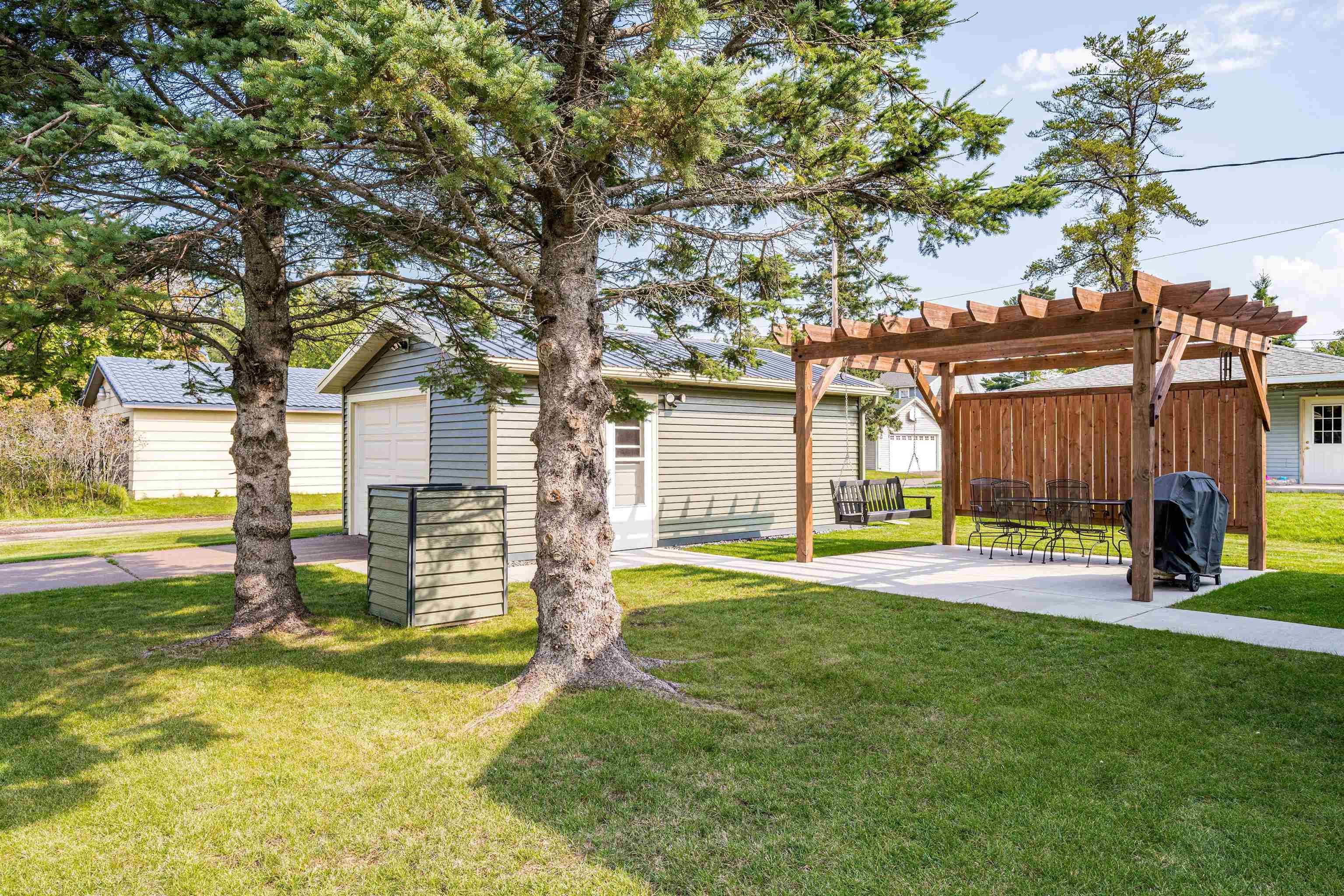 135 1st Avenue Two Harbors, MN 55616 - Photo 4 of 36