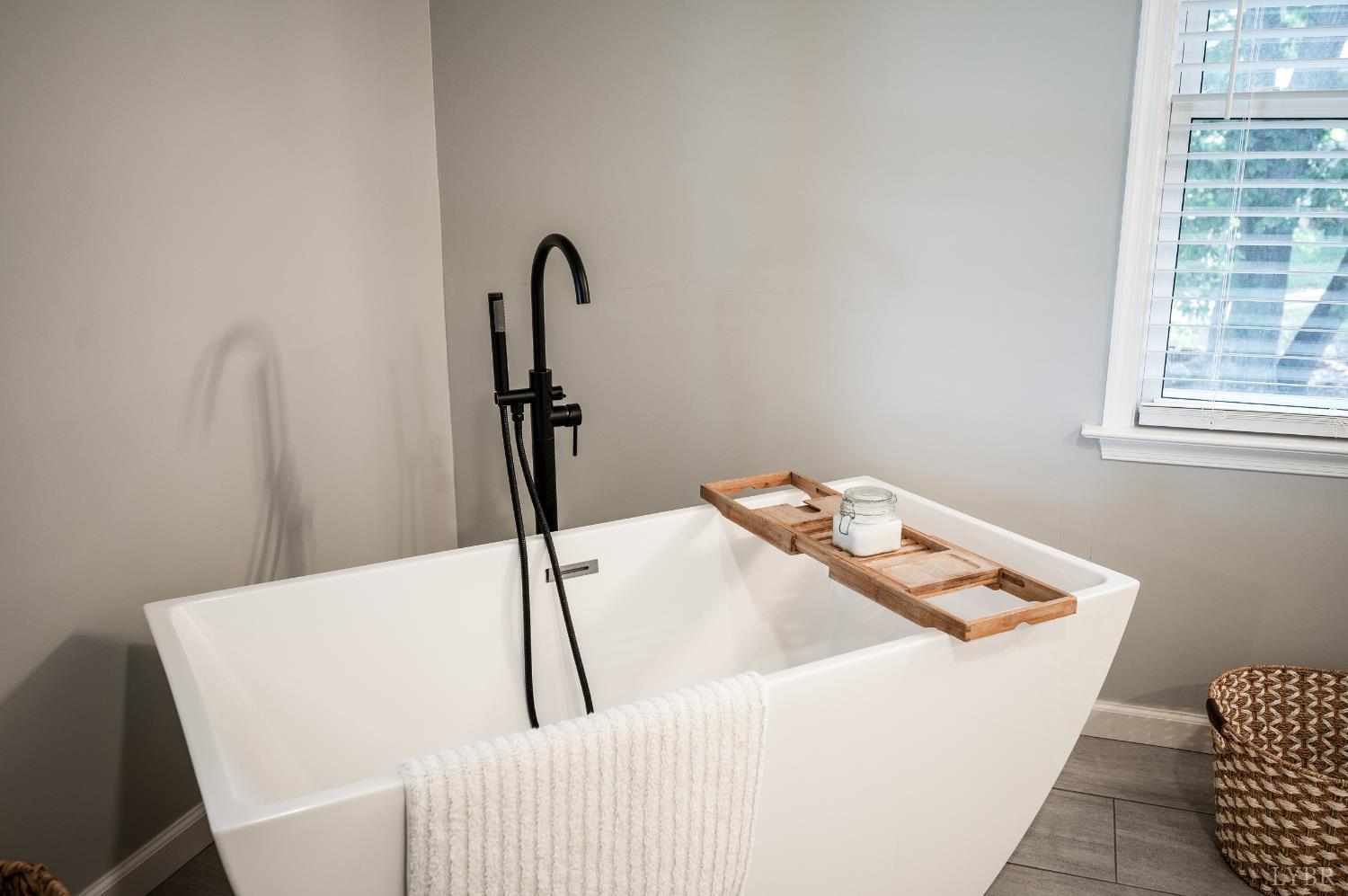 1203 Everett Road Forest, VA 24551 - Photo 25 of 68 a bathroom with a bathtub