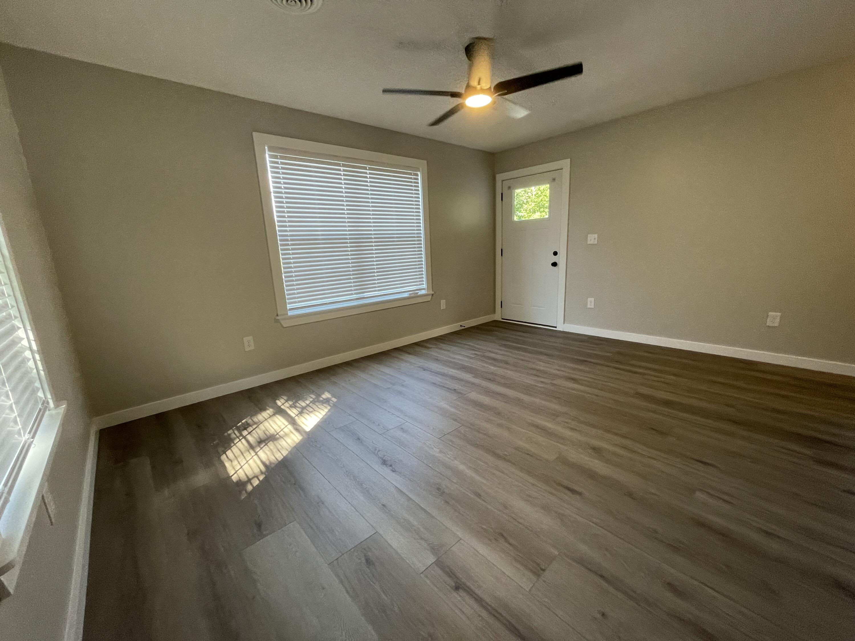82 Curtis Road Pikeville, TN 37367 - Photo 3 of 7 Living Room