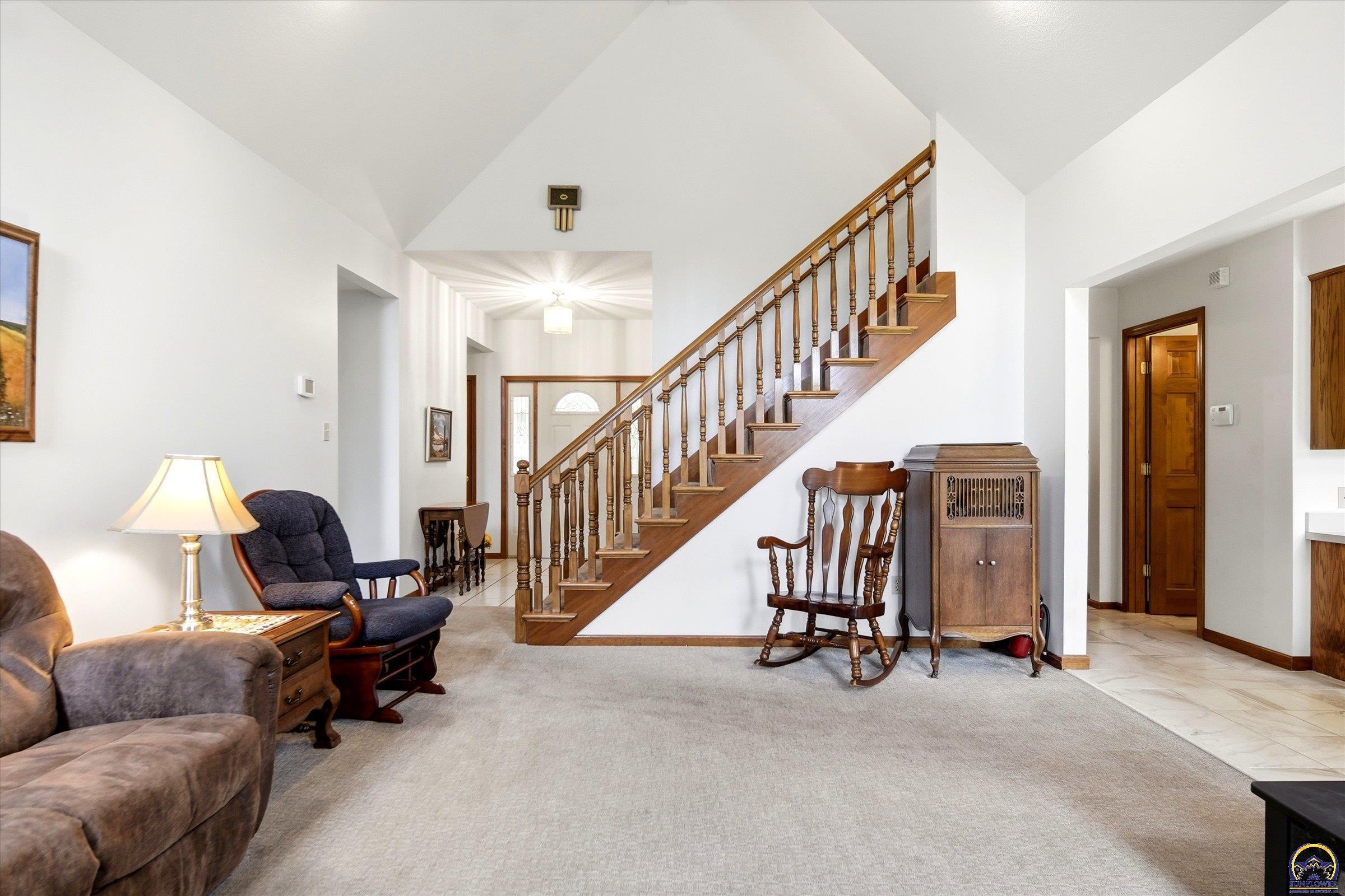 810 Southwest Mifflin Road Topeka, KS 66606 - Photo 5 of 30