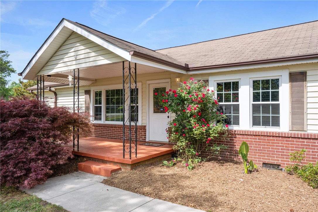 963 Johnson Road Easley, SC 29642 - Photo 2 of 41