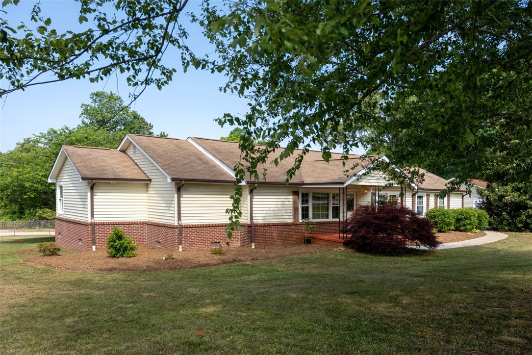 963 Johnson Road Easley, SC 29642 - Photo 3 of 41