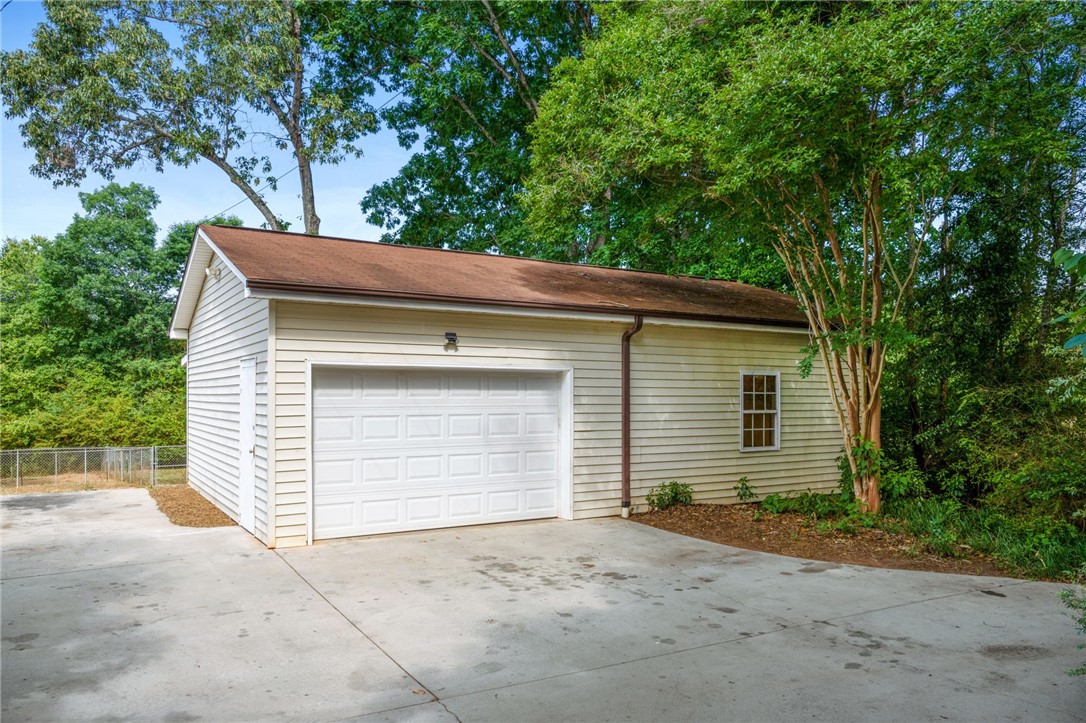 963 Johnson Road Easley, SC 29642 - Photo 10 of 41