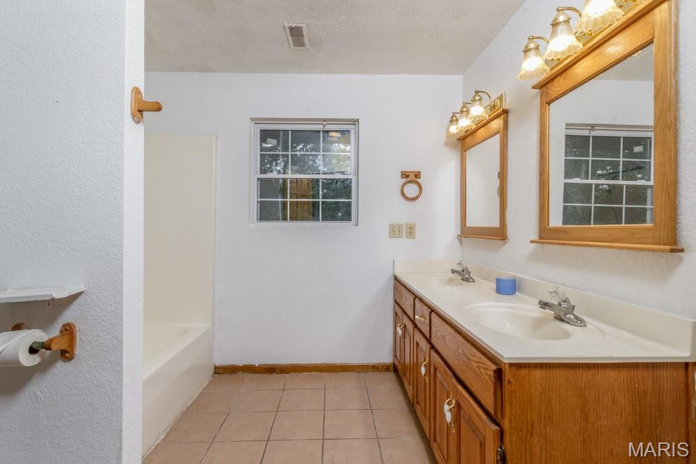 19395 Ripley Drive Lebanon, MO 65536 - Photo 18 of 24