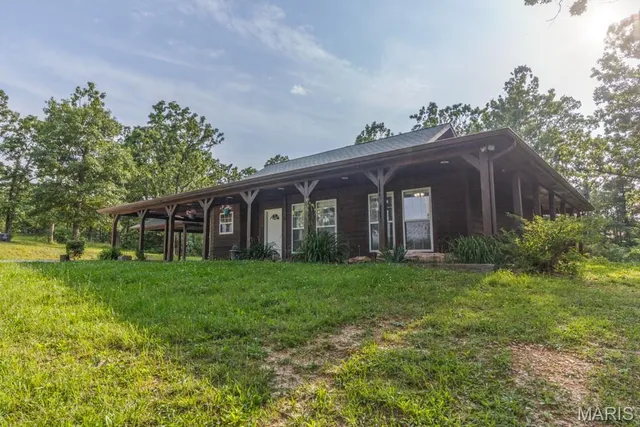 $269,900 | 19395 Ripley Drive, Lebanon, MO 65536