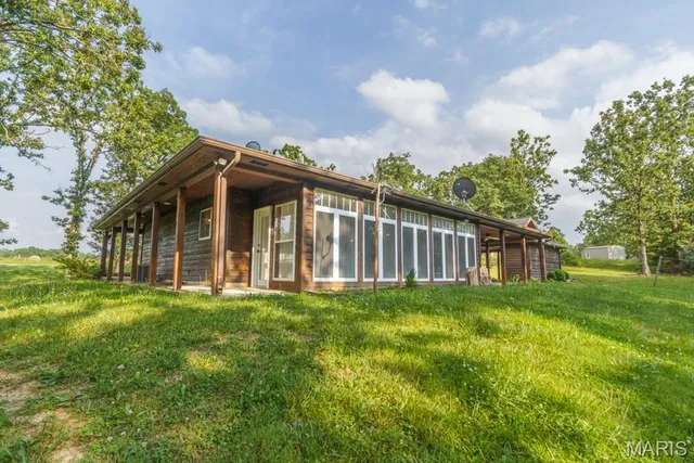 $269,900 | 19395 Ripley Drive, Lebanon, MO 65536