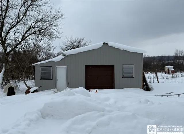 $179,900 | 2562 E Road, Charlotte, NY 14782