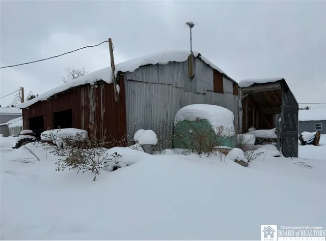 $179,900 | 2562 E Road, Charlotte, NY 14782